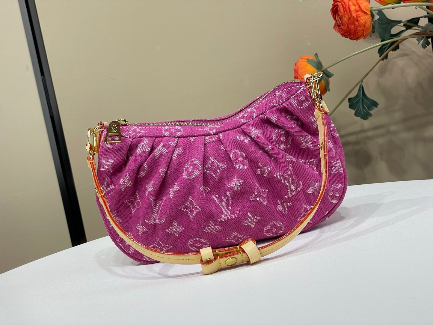 Louis Vuitton Pochette Valley