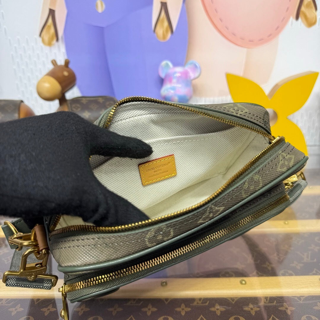 Louis Vuitton Nil bag