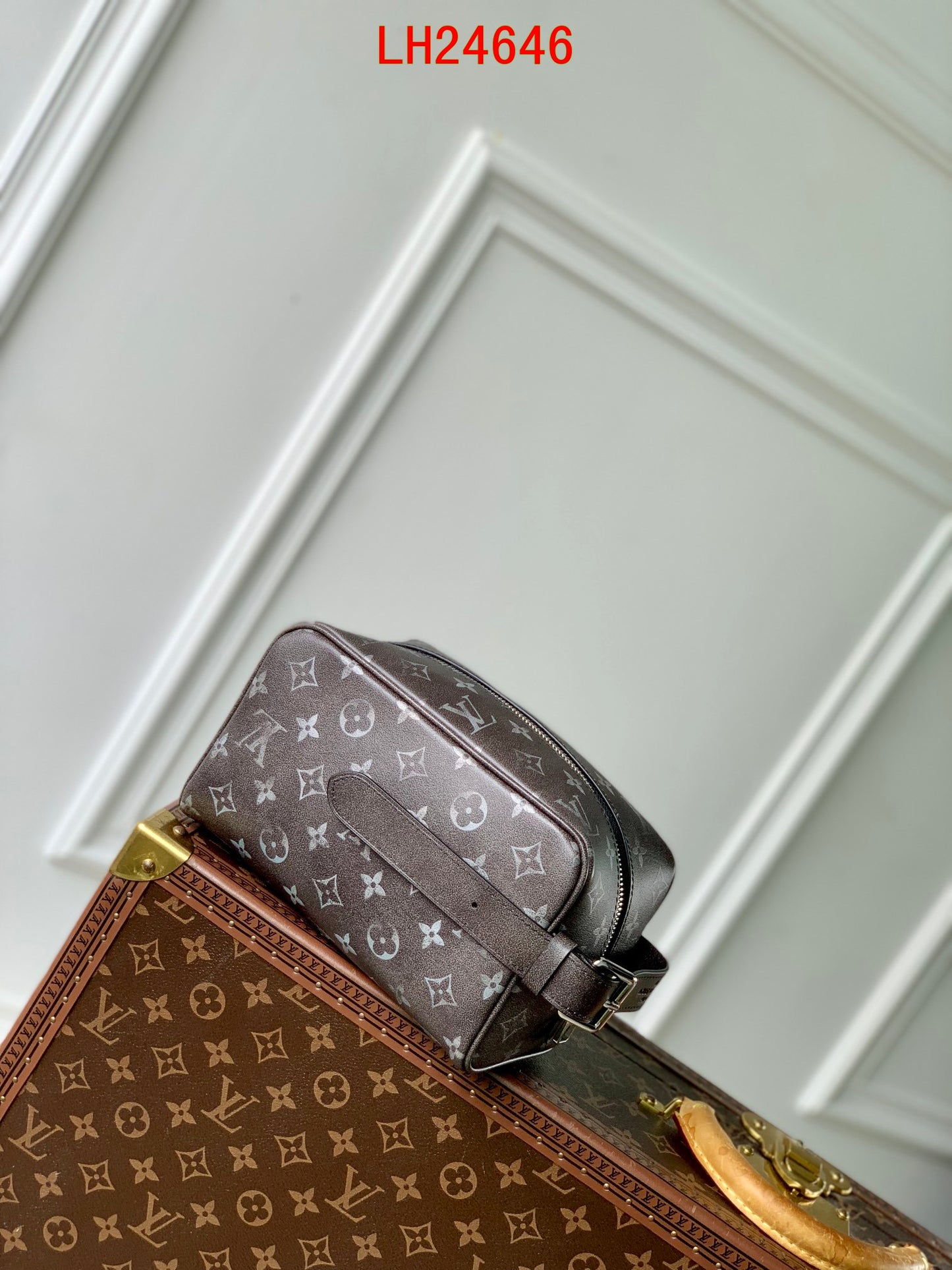 Louis Vuitton Locker Dopp Kit