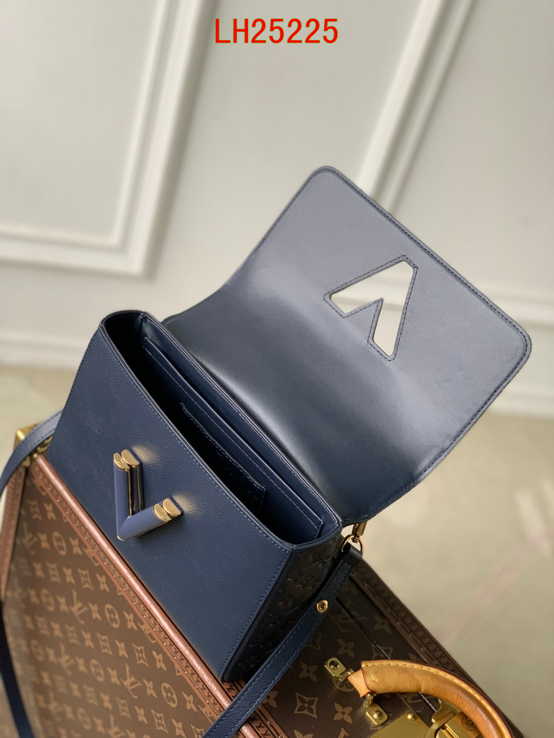 Louis Vuitton Twist MM Slim Harmony collection