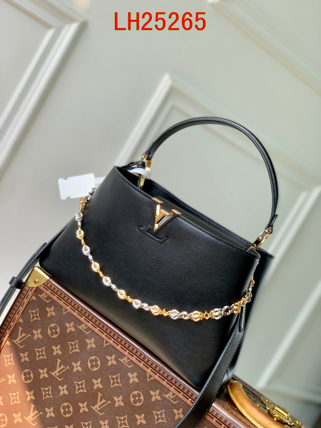 Louis Vuitton Capucines MM Souple