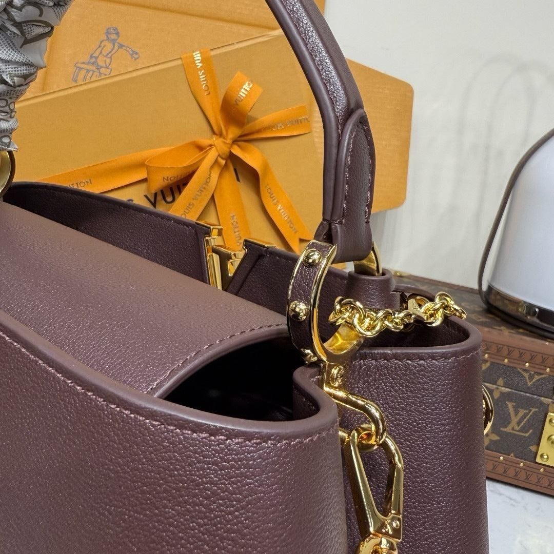 Louis Vuitton CAPUCINES SOUPLE MM