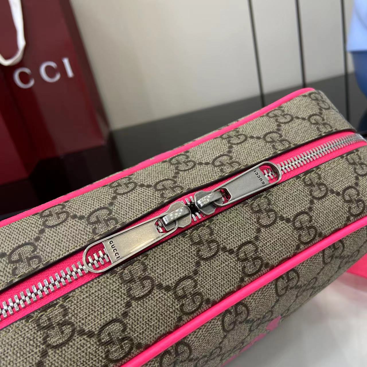 Gucci Medium crossbody bag with print