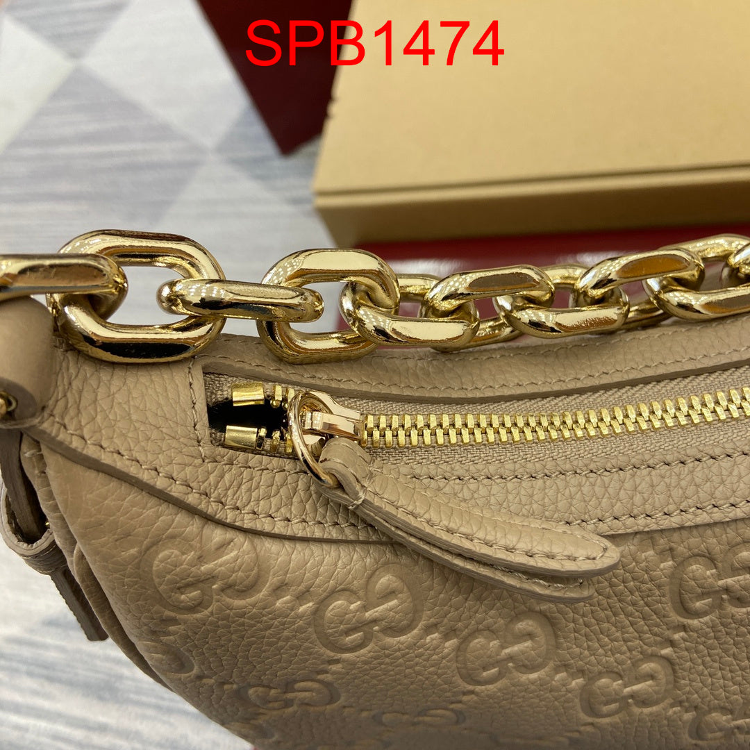 Gucci Emblem Medium Chain shoulder bag