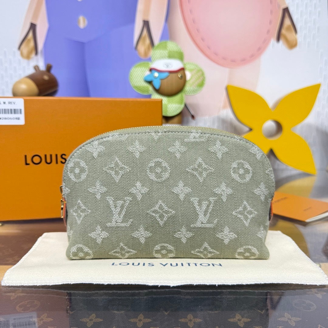 Louis Vuitton Pochette Cosmétique PM
