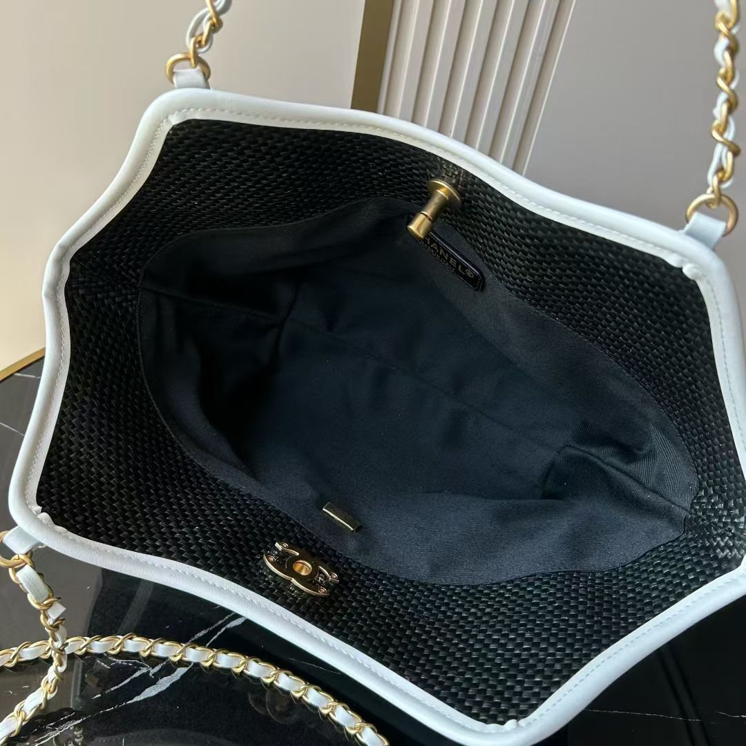 Chanel Tote bag