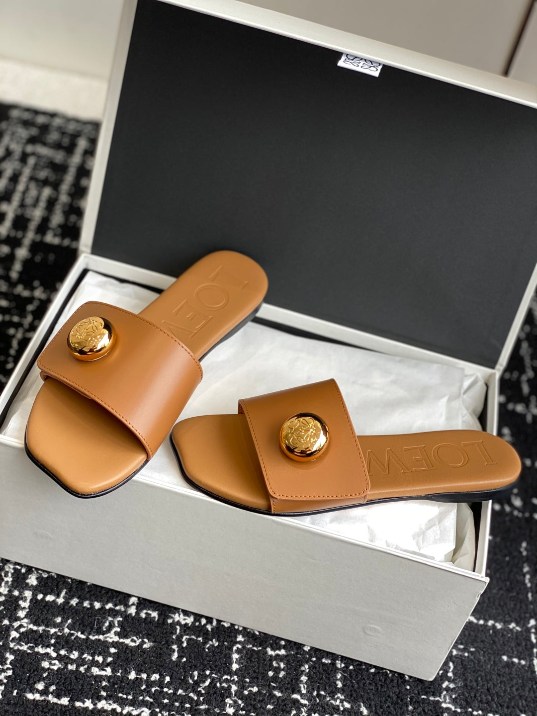 Loewe Slides