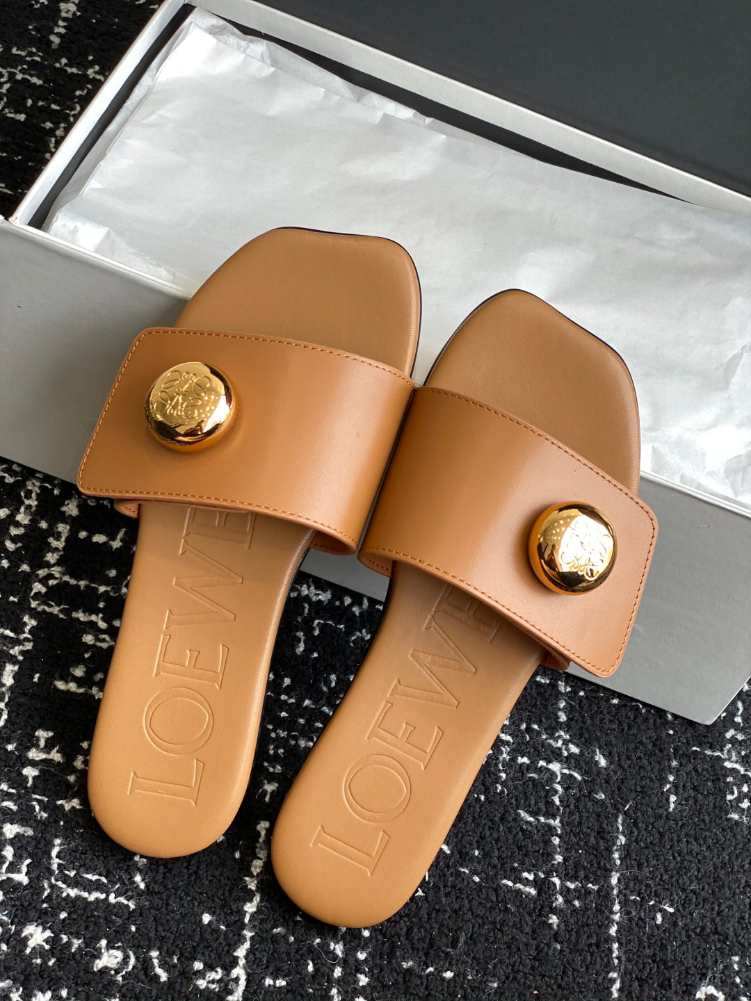 Loewe Slides