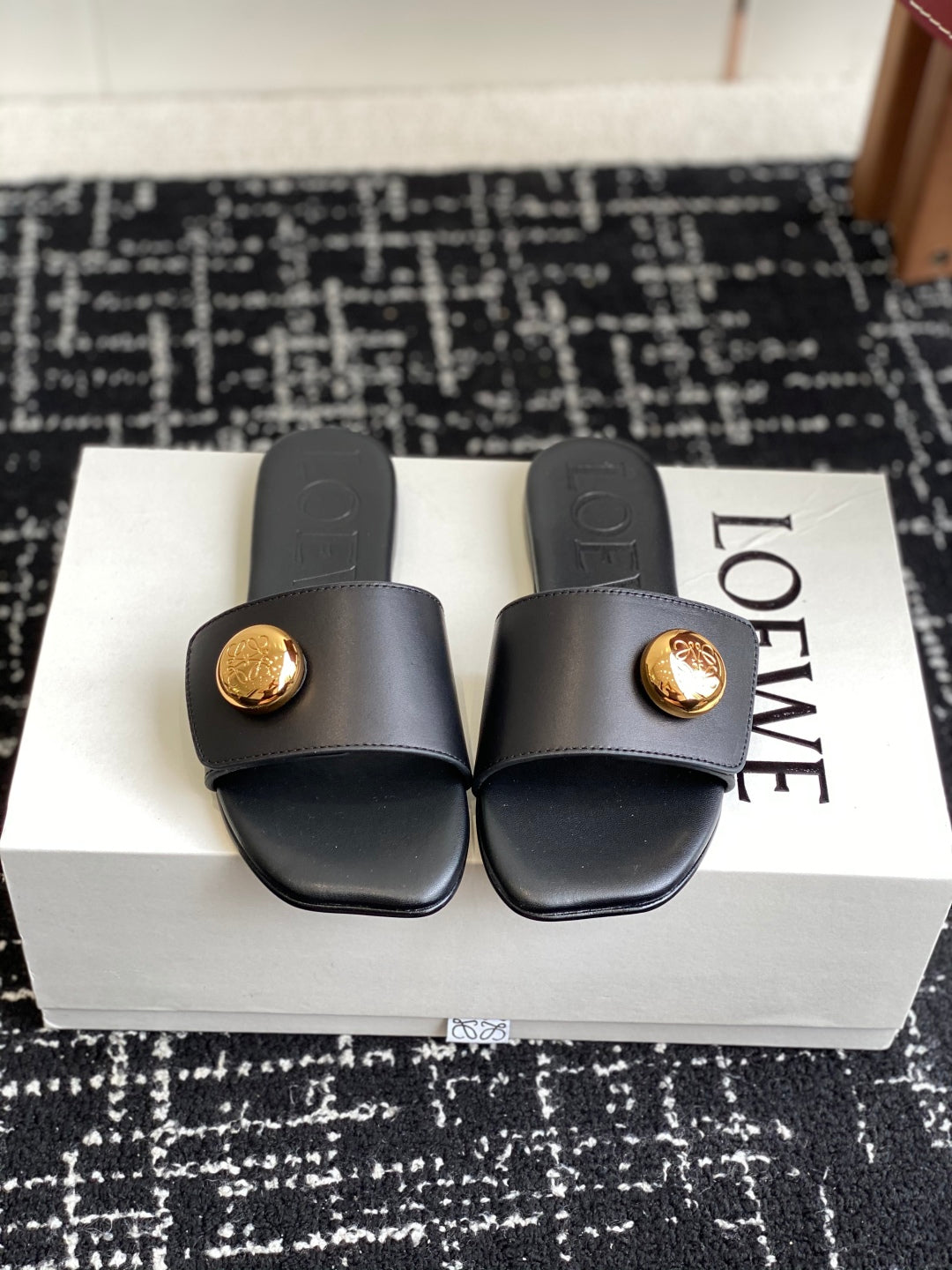 Loewe Slides
