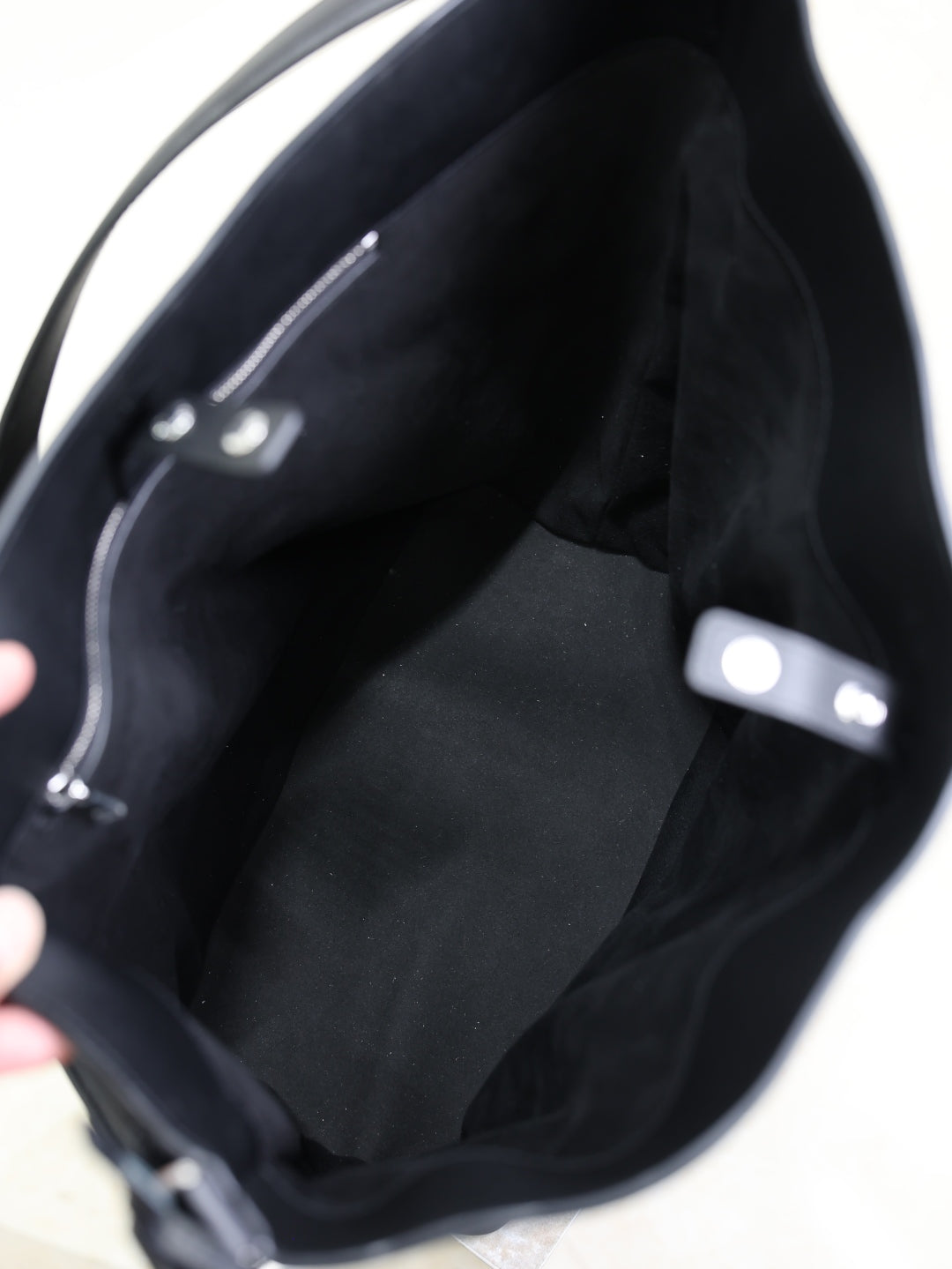 YSL SAINT LAURENT hobo in leather