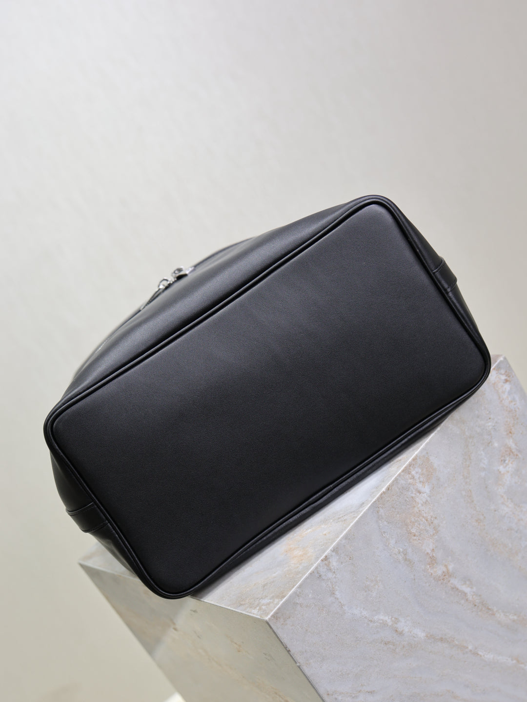 YSL SAINT LAURENT hobo in leather