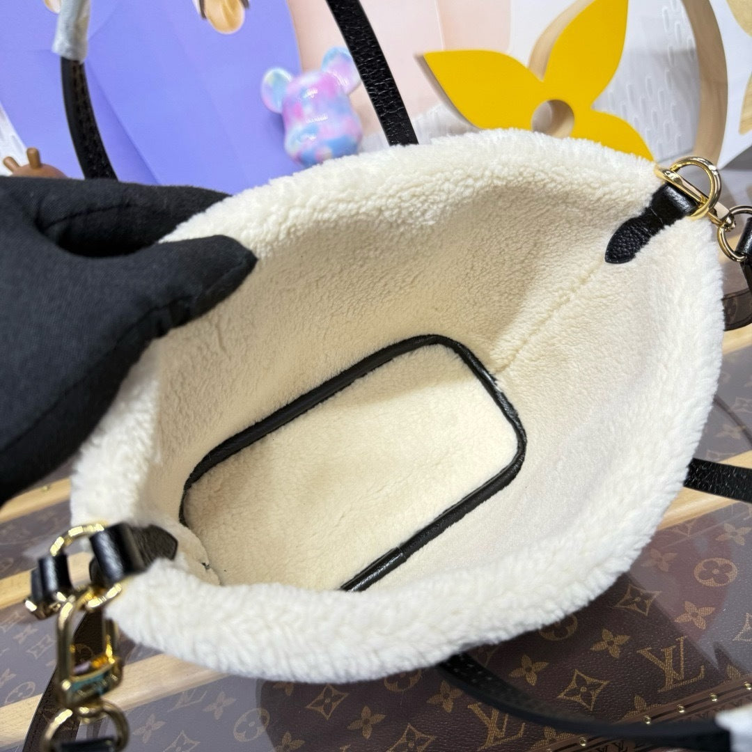 Louis Vuitton Neverfull Bandoulière Inside Out BB