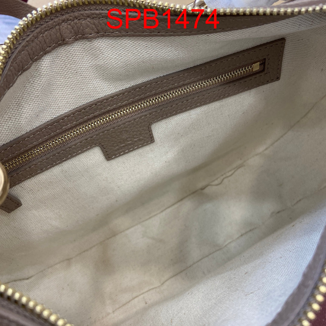 Gucci Emblem Medium Chain shoulder bag