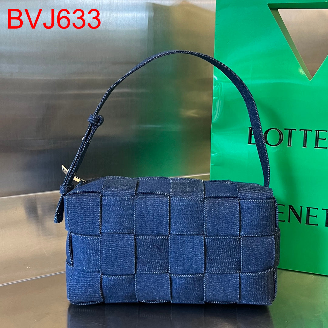 Bottega Veneta Medium Casette bag