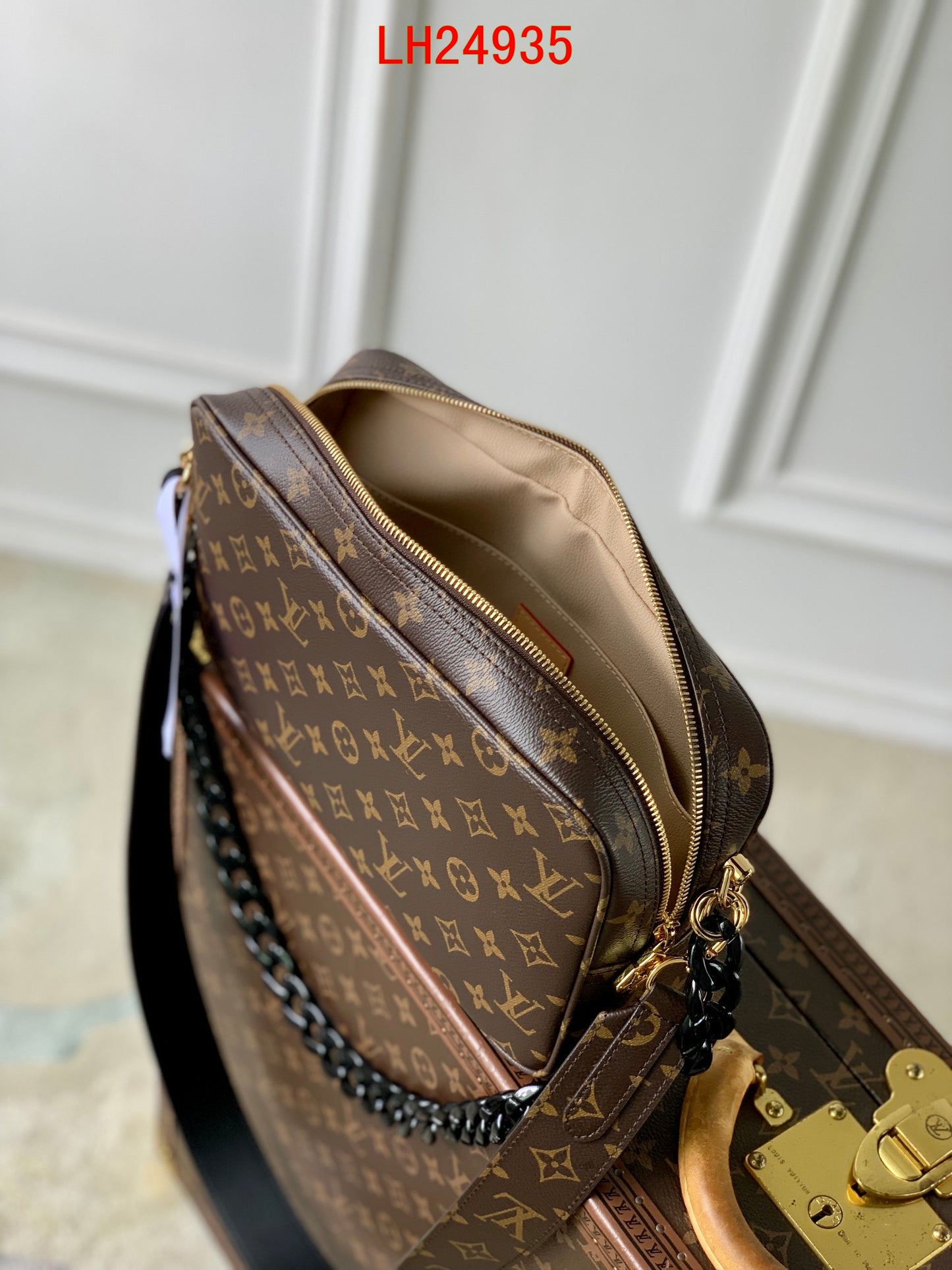 Louis Vuitton Messenger Bag