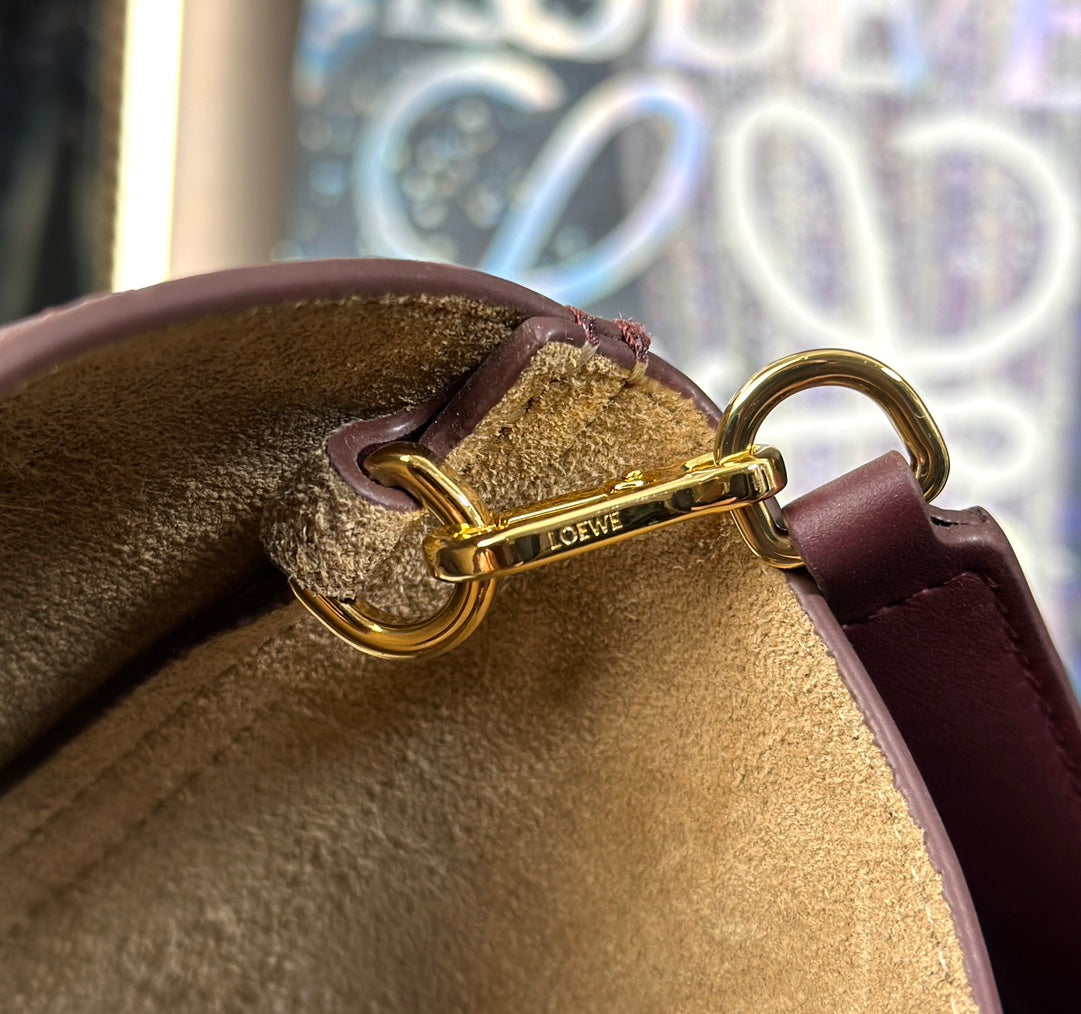 Loewe Pebble Bucket bag