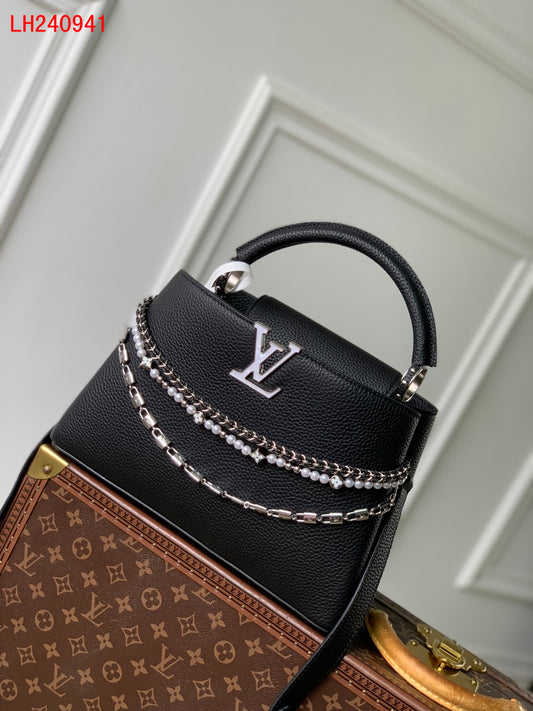 Louis Vuitton Capucines MM Taurillon leather