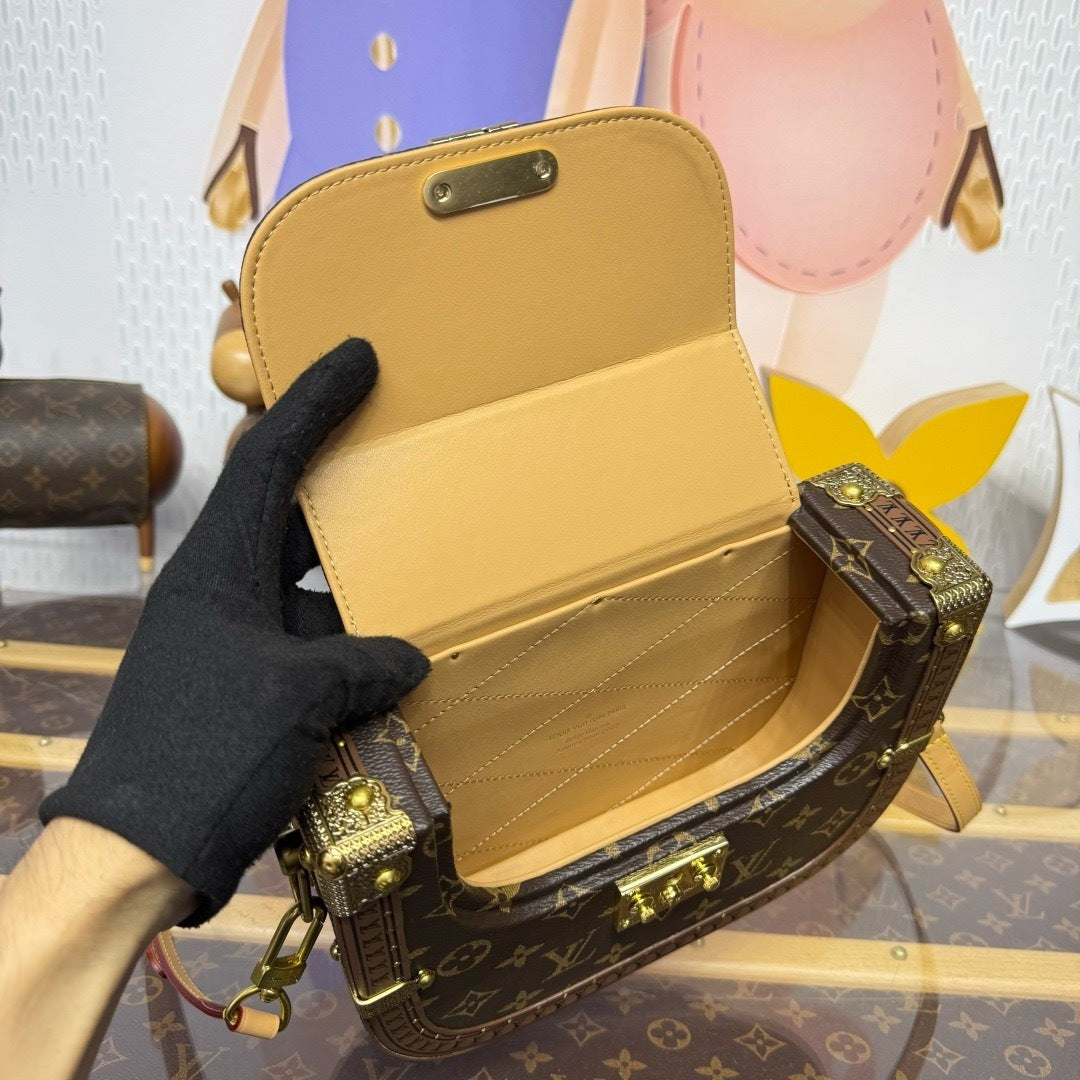 Louis Vuitton Montsouris Trunk bag
