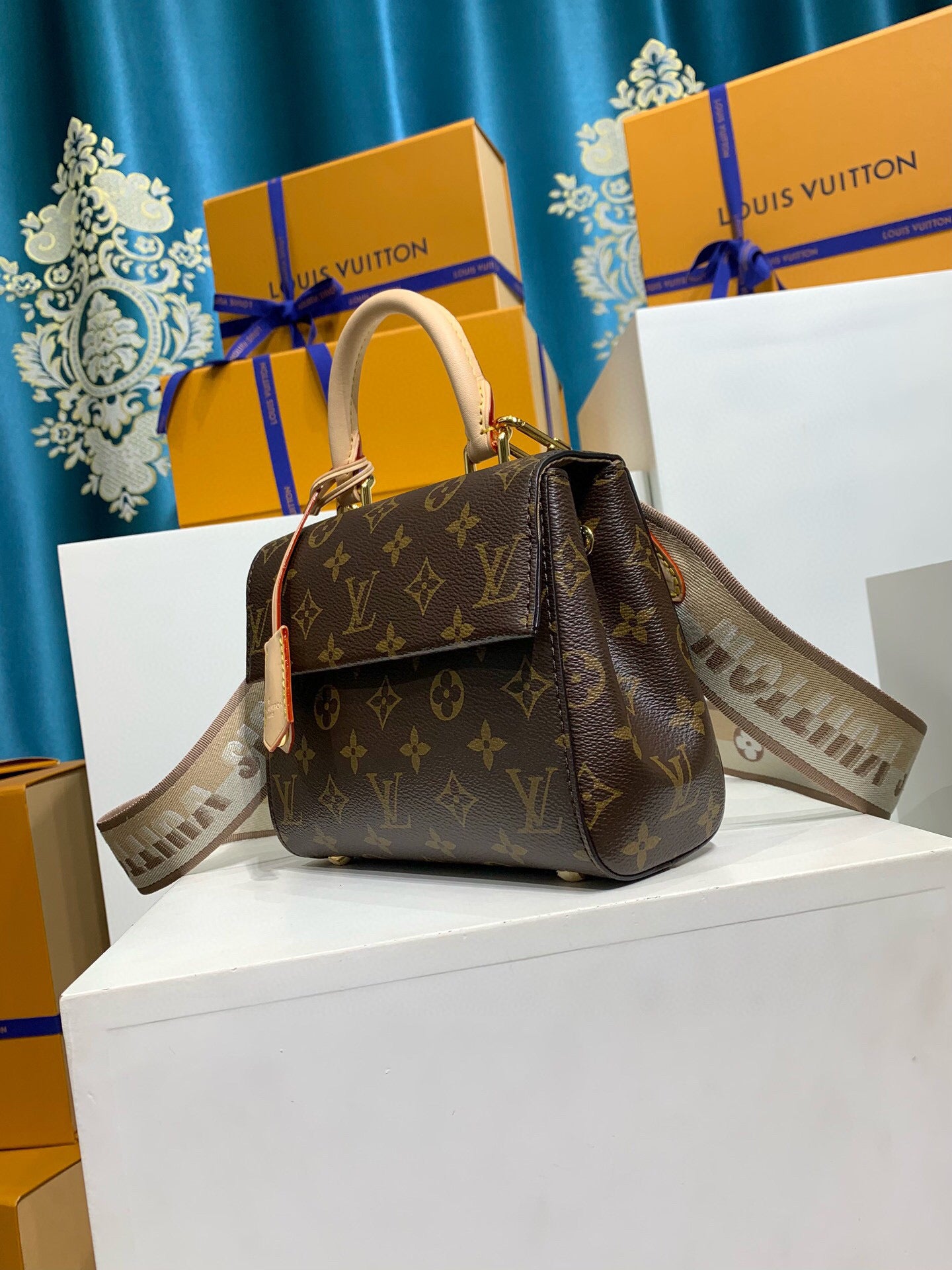 Louis Vuitton Cluny Mini