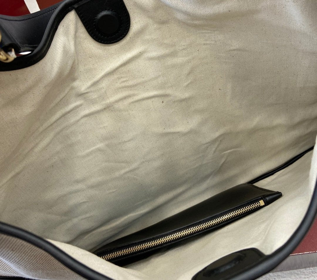Gucci B medium shoulder bag