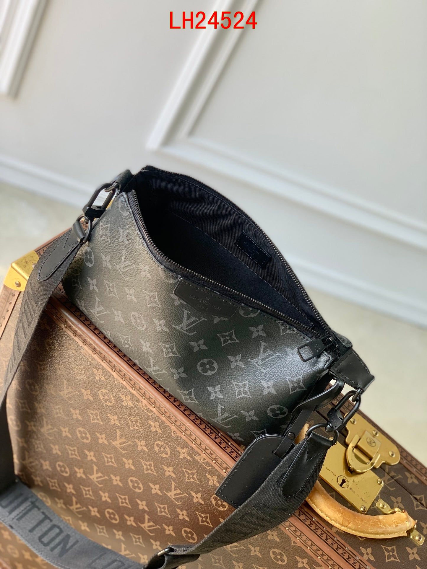 Louis Vuitton Pochette Accessoire XL