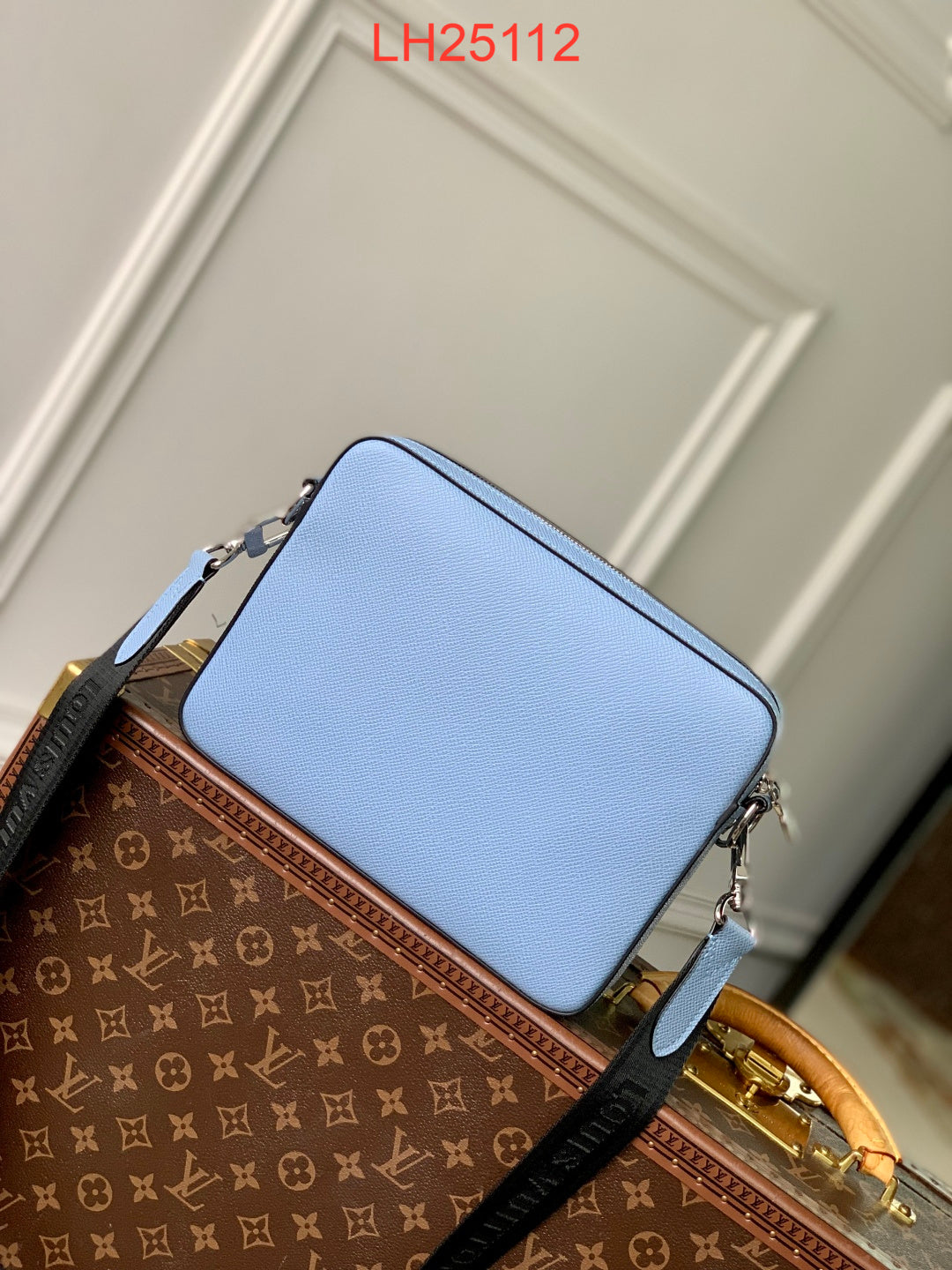 Louis Vuitton Trio Messenger Taiga leather