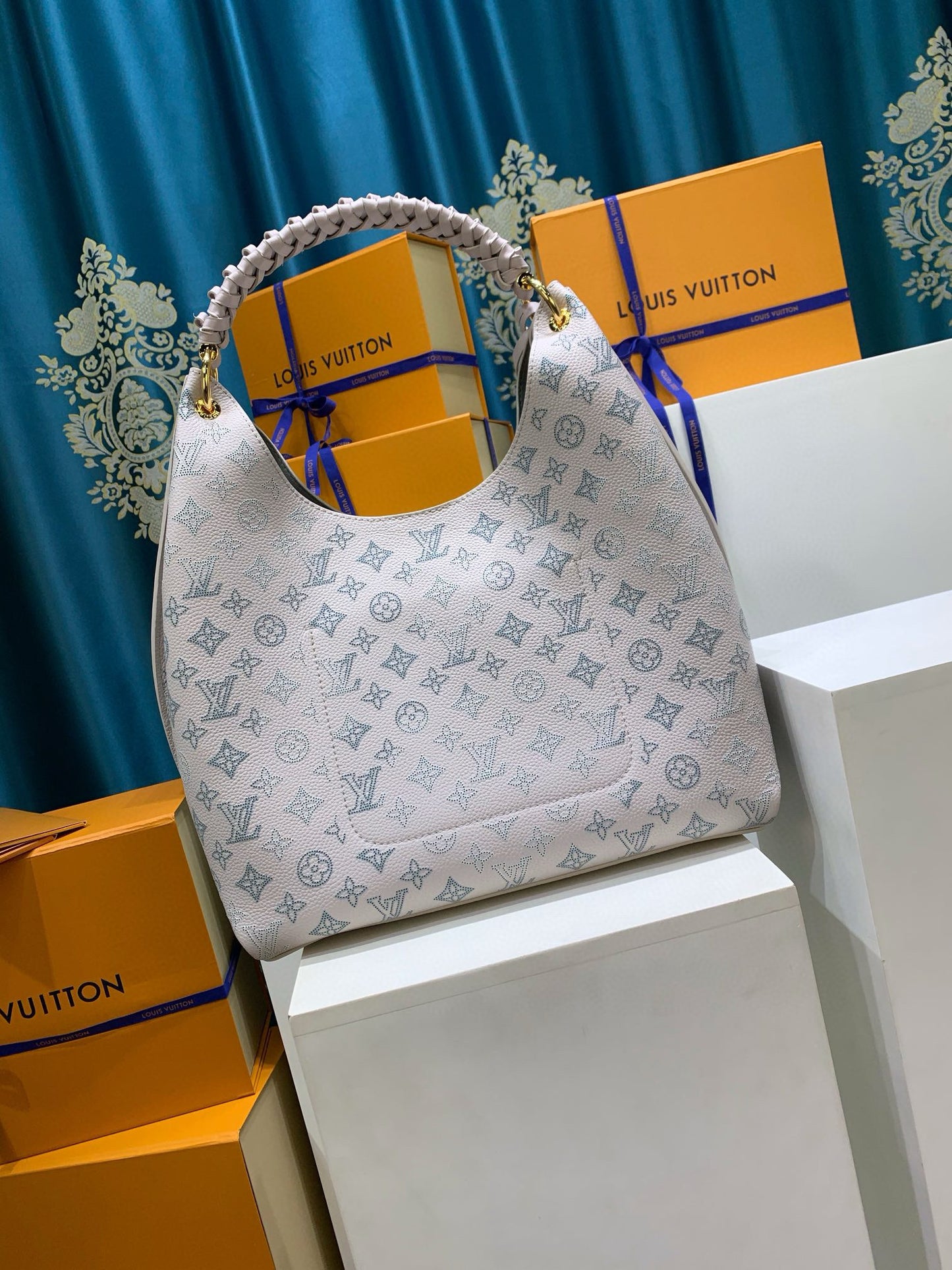Louis Vuitton Carmel Mahina leather