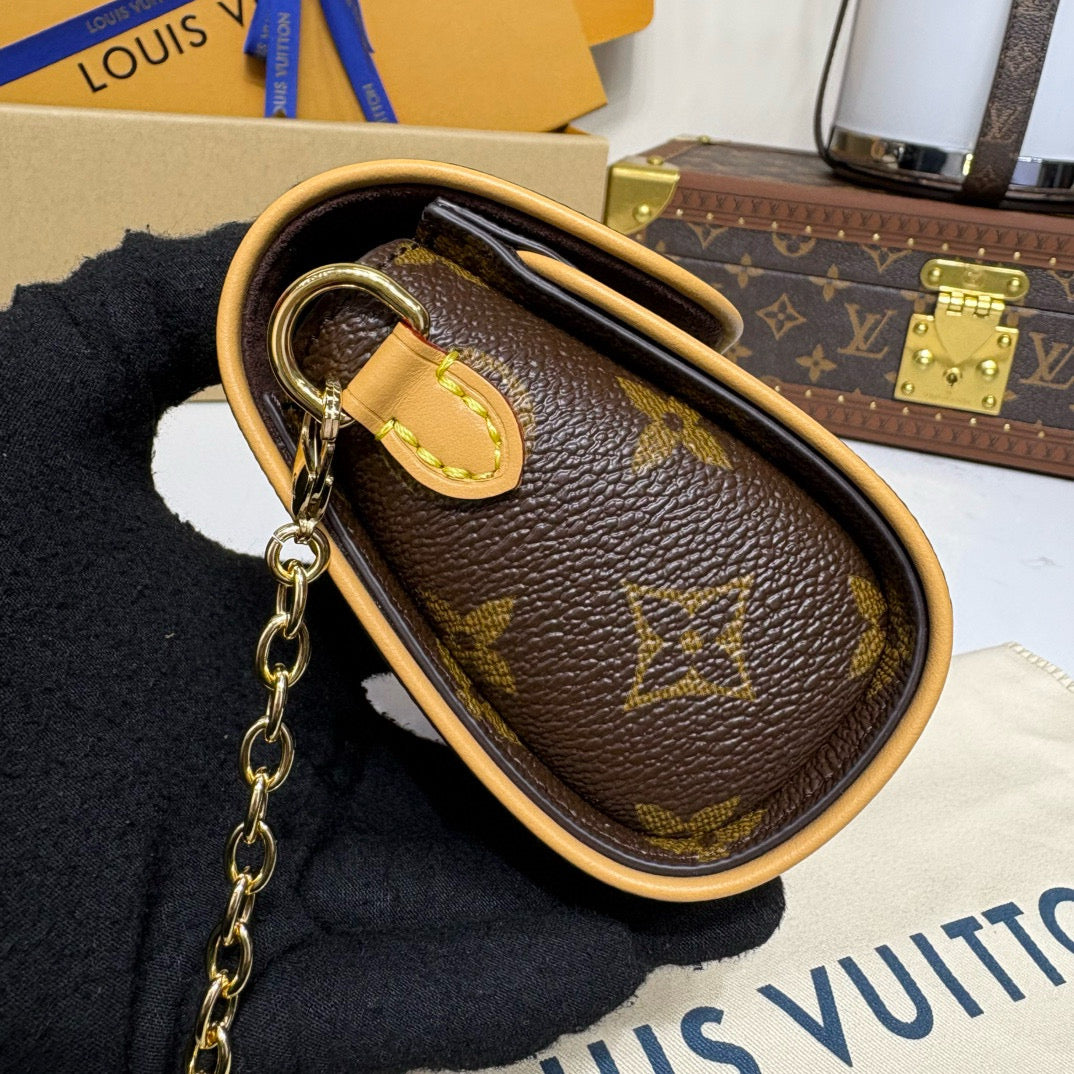 Louis Vuitton Pochette Camille