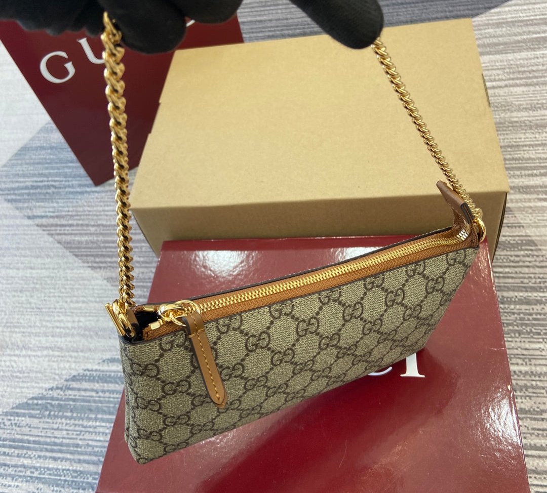 Gucci Supreme Chain bag