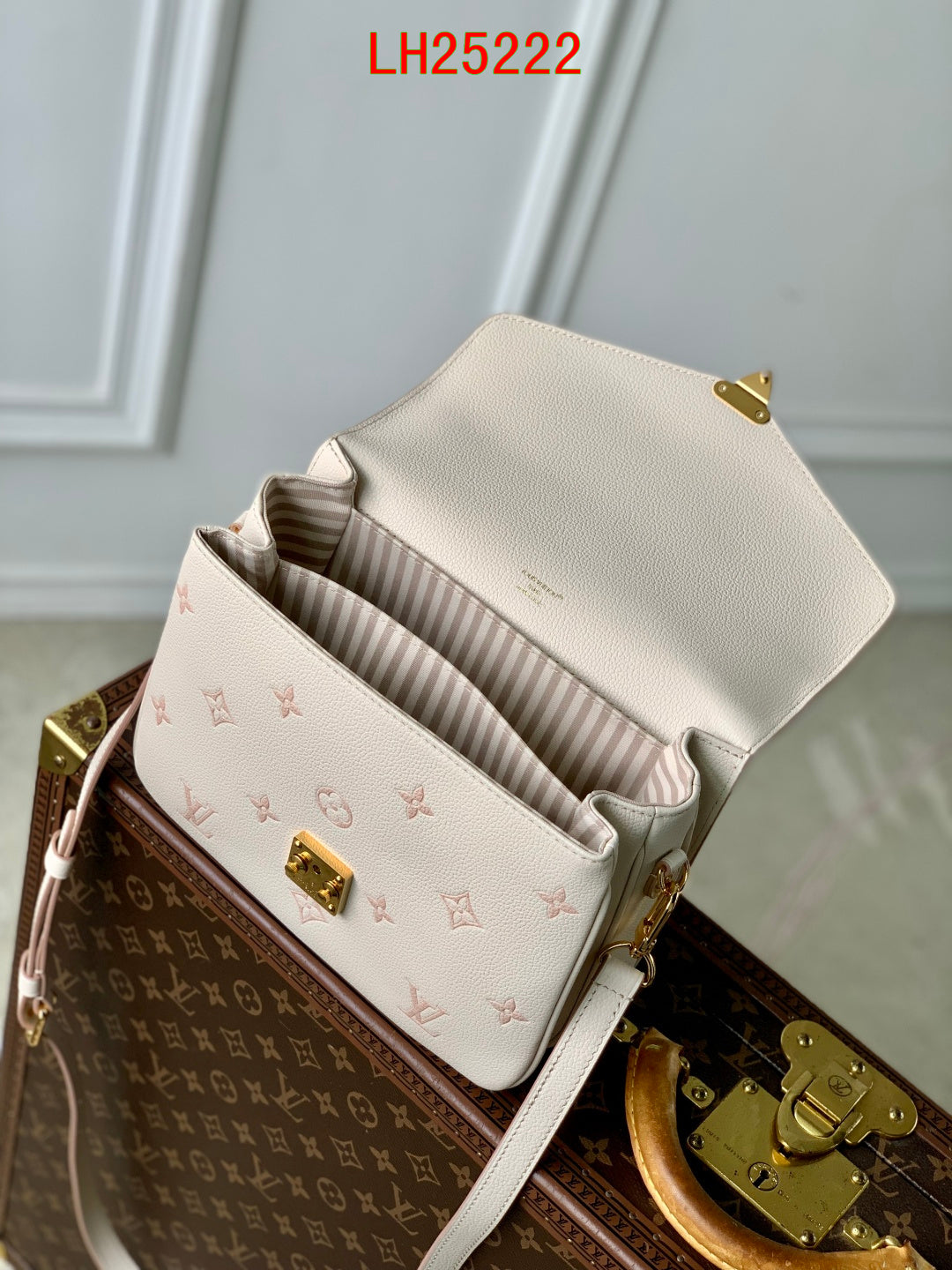 Louis Vuitton Pochette Métis