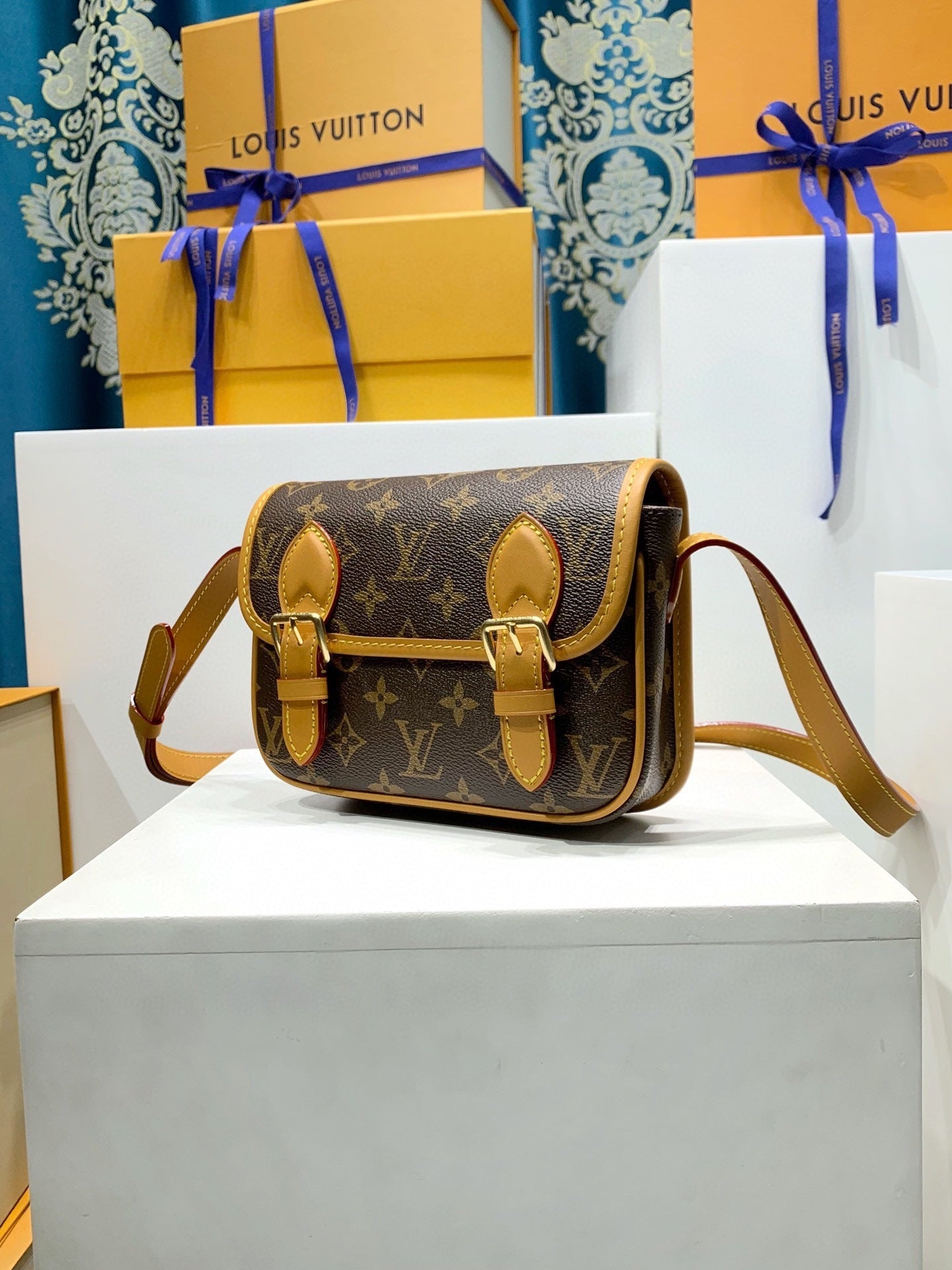 Louis Vuitton Satchel Wearable Wallet