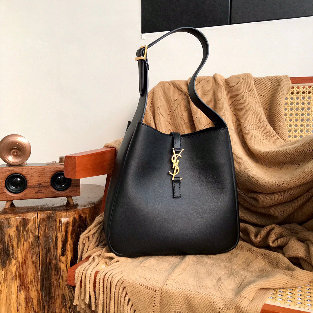 YSL  LE 5 À 7 SOFT SMALL HOBO