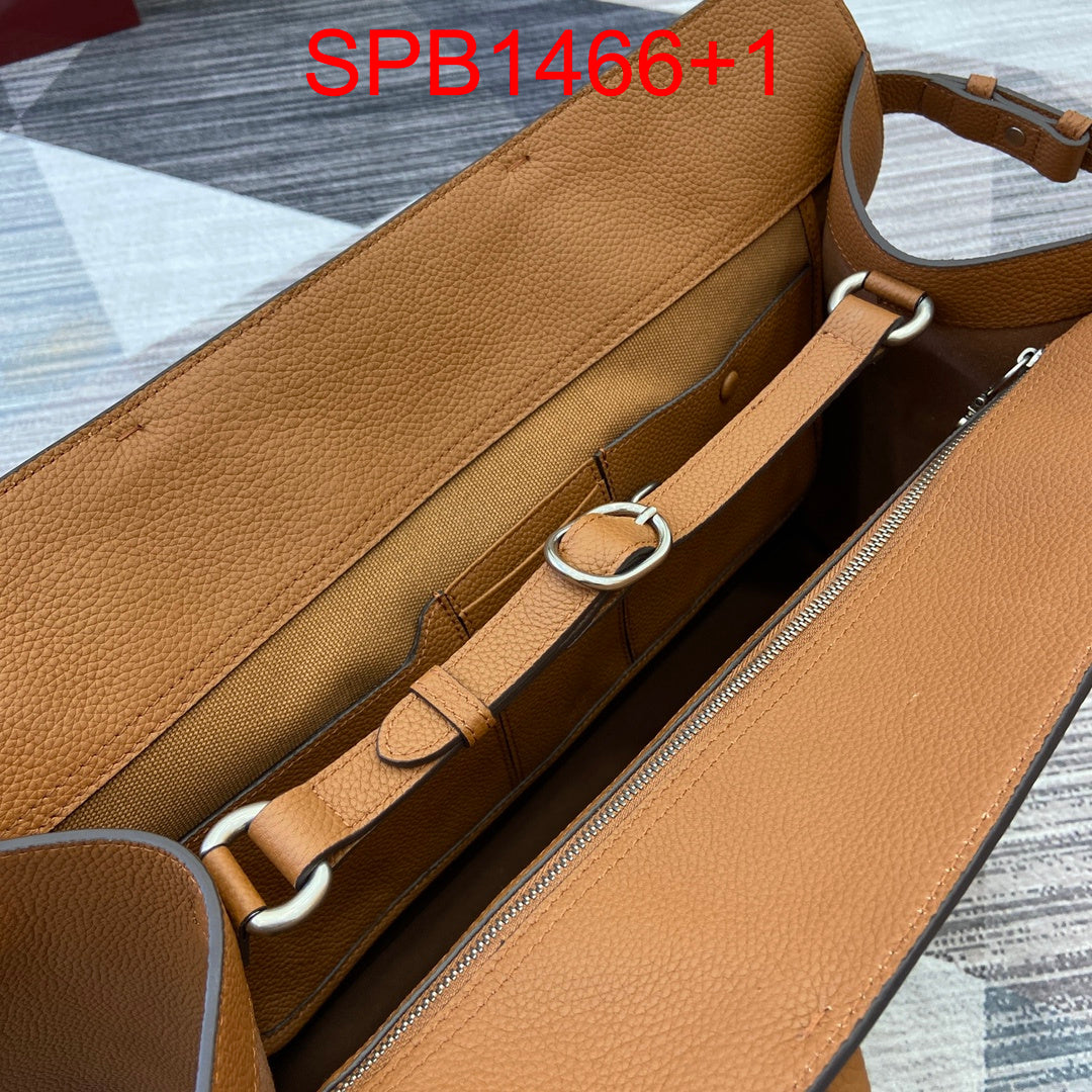 Gucci Large tote bag with hook closure