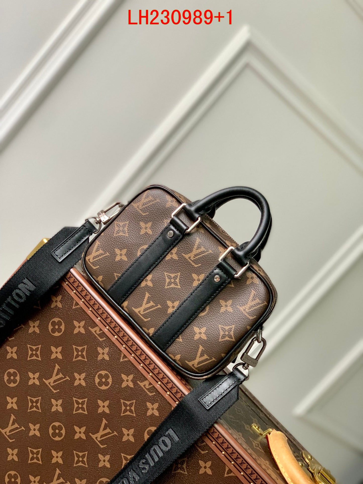 Louis Vuitton Nano Porte Documents Voyage