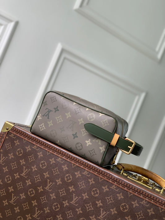 Louis Vuitton Locker Dopp Kit