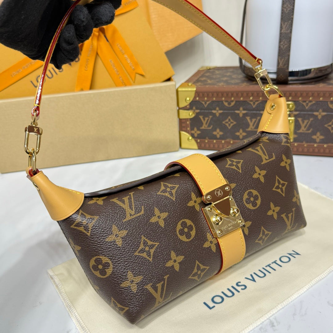 Louis Vuitton Pochette Mia