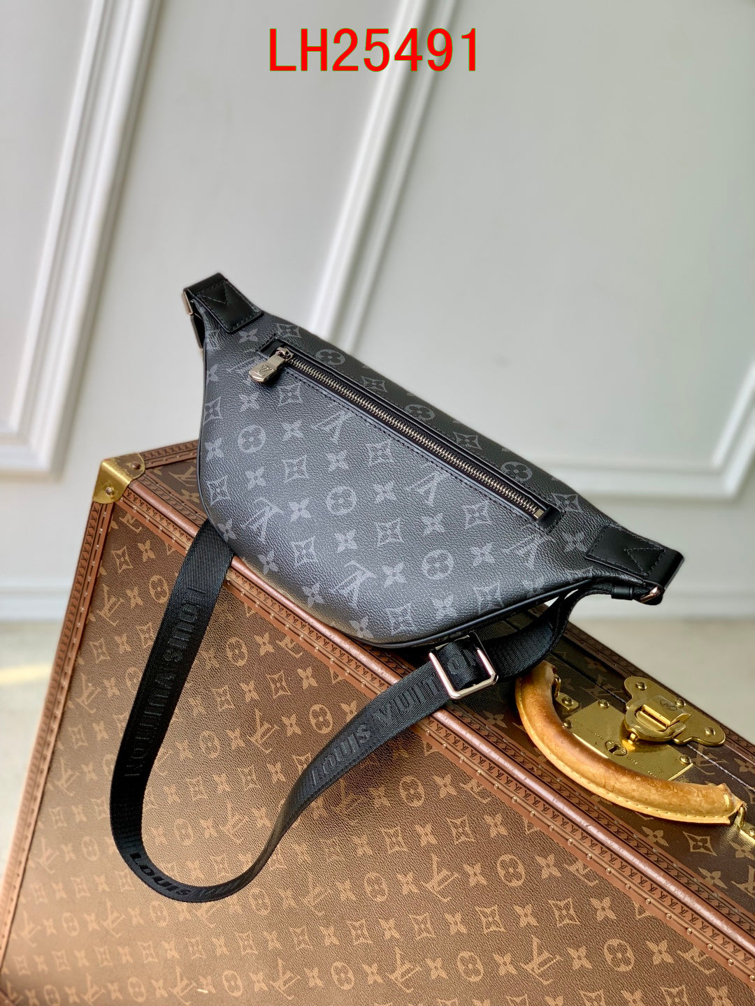 Louis Vuitton Discovery bumbag