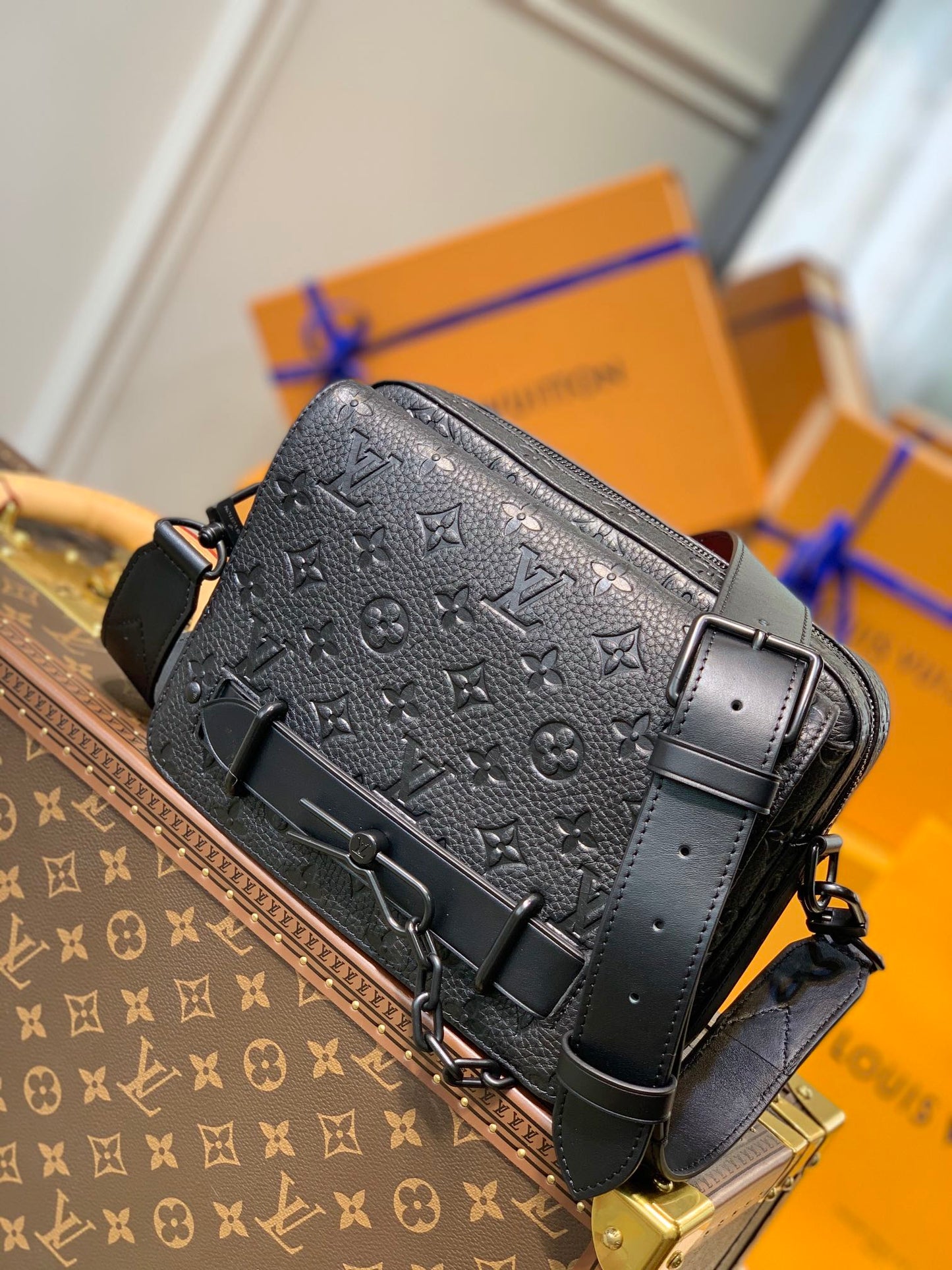 Louis Vuitton Steamer Messenger