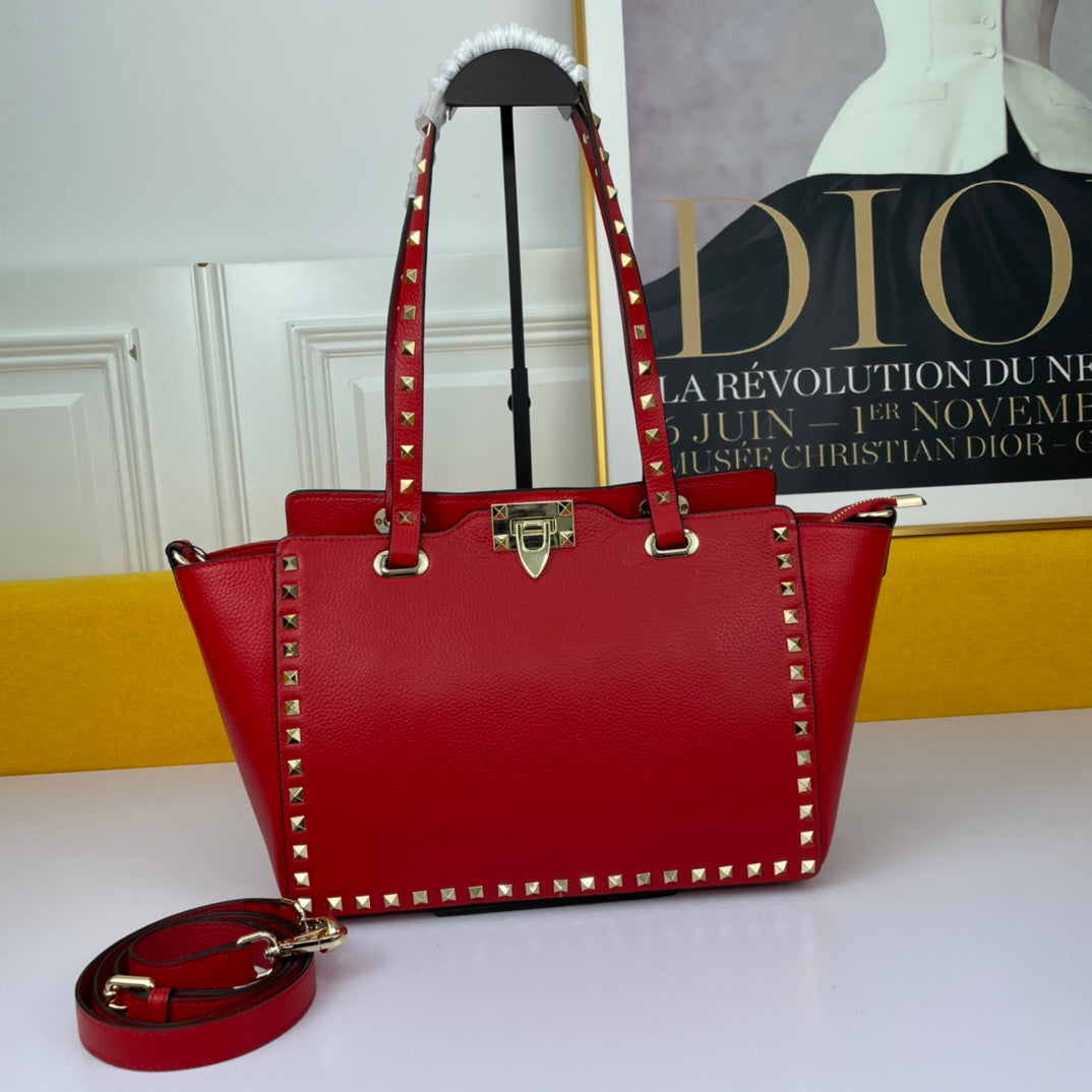 Valentino Garavani Rockstud Medium leather tote