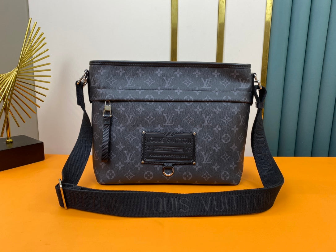 Louis Vuitton Besace Zippée