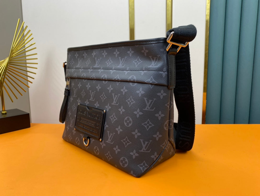 Louis Vuitton Besace Zippée