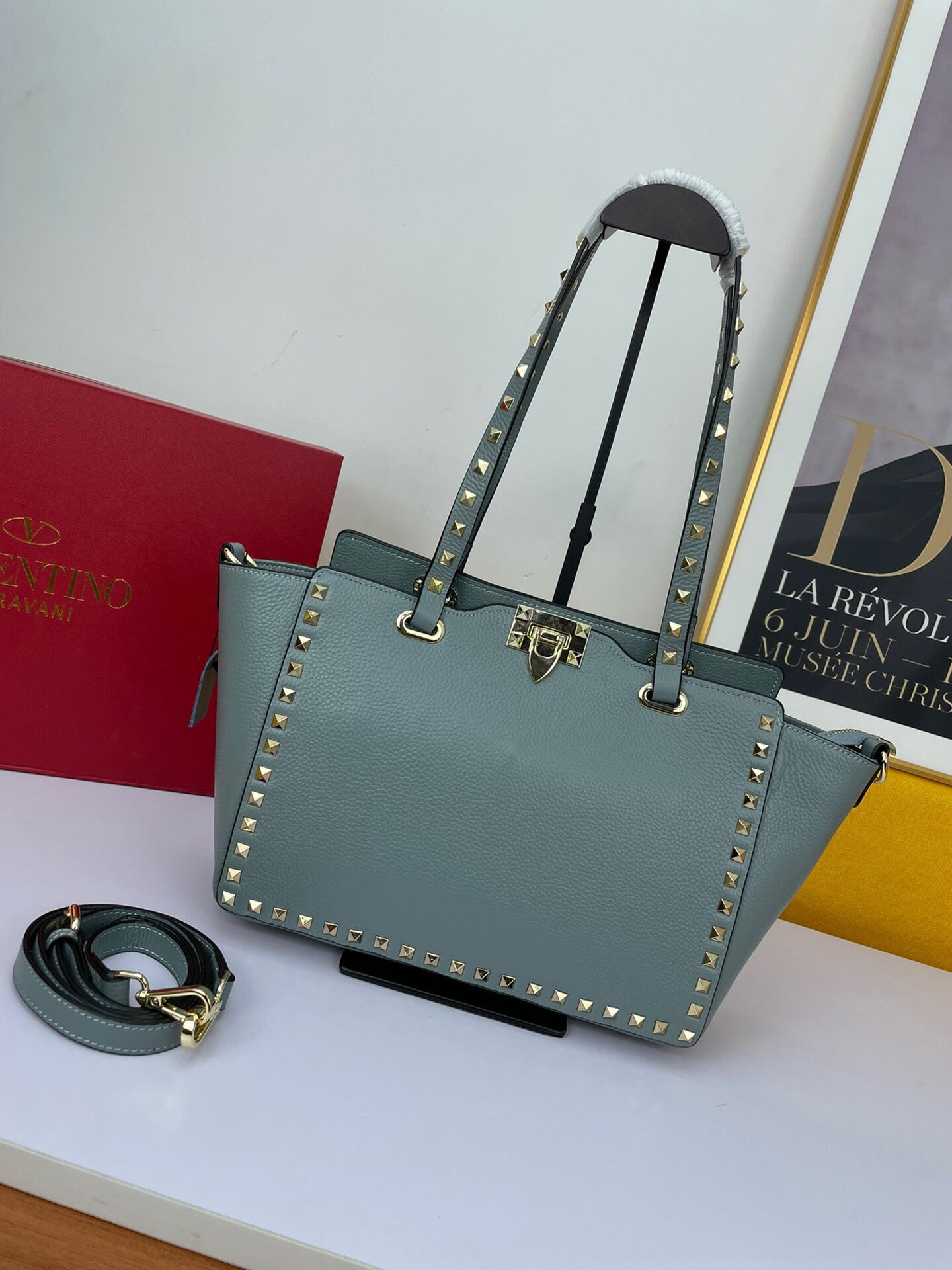 Valentino Garavani Rockstud Medium leather tote