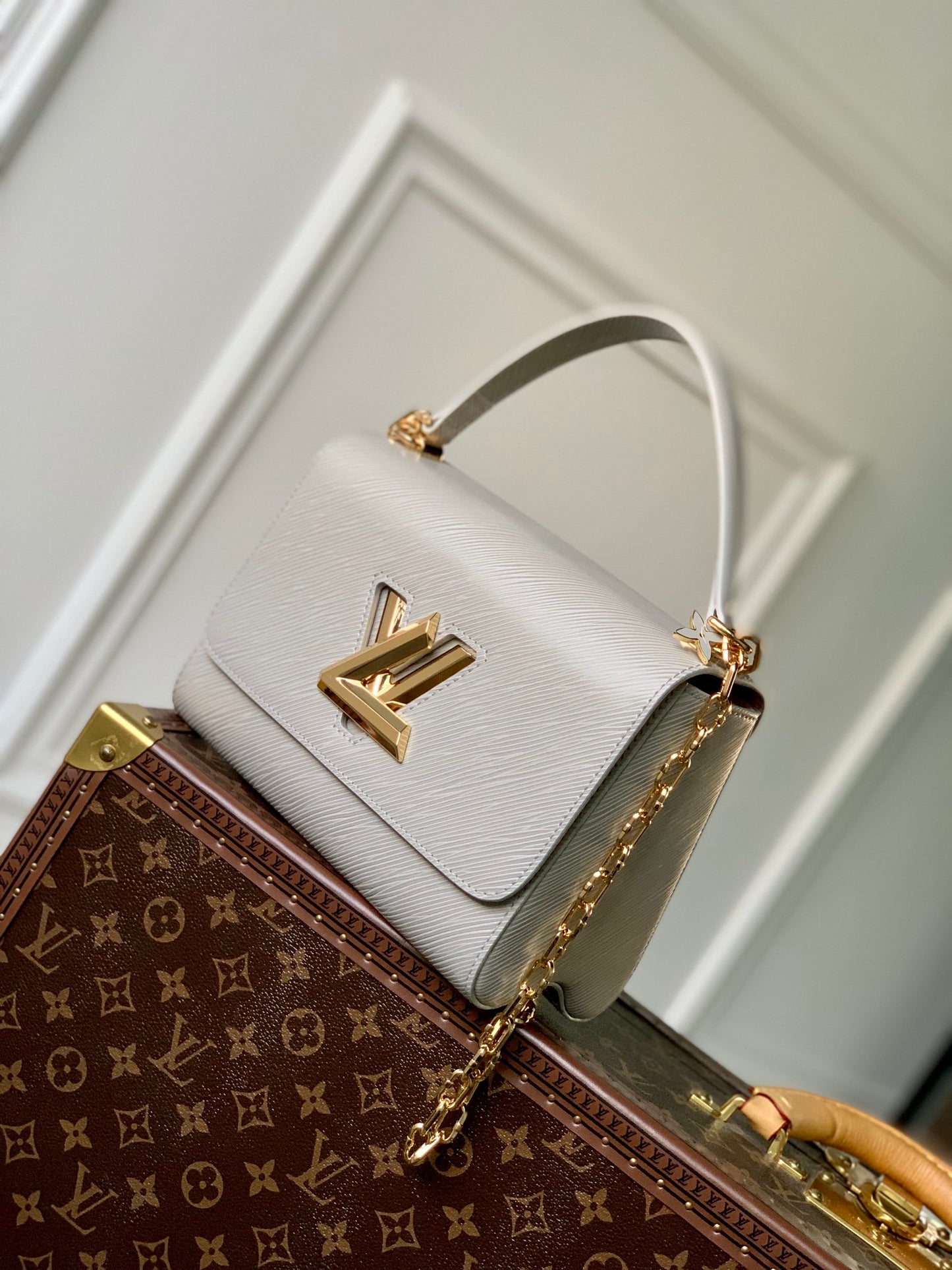 Louis Vuitton Twist MM Epi leather