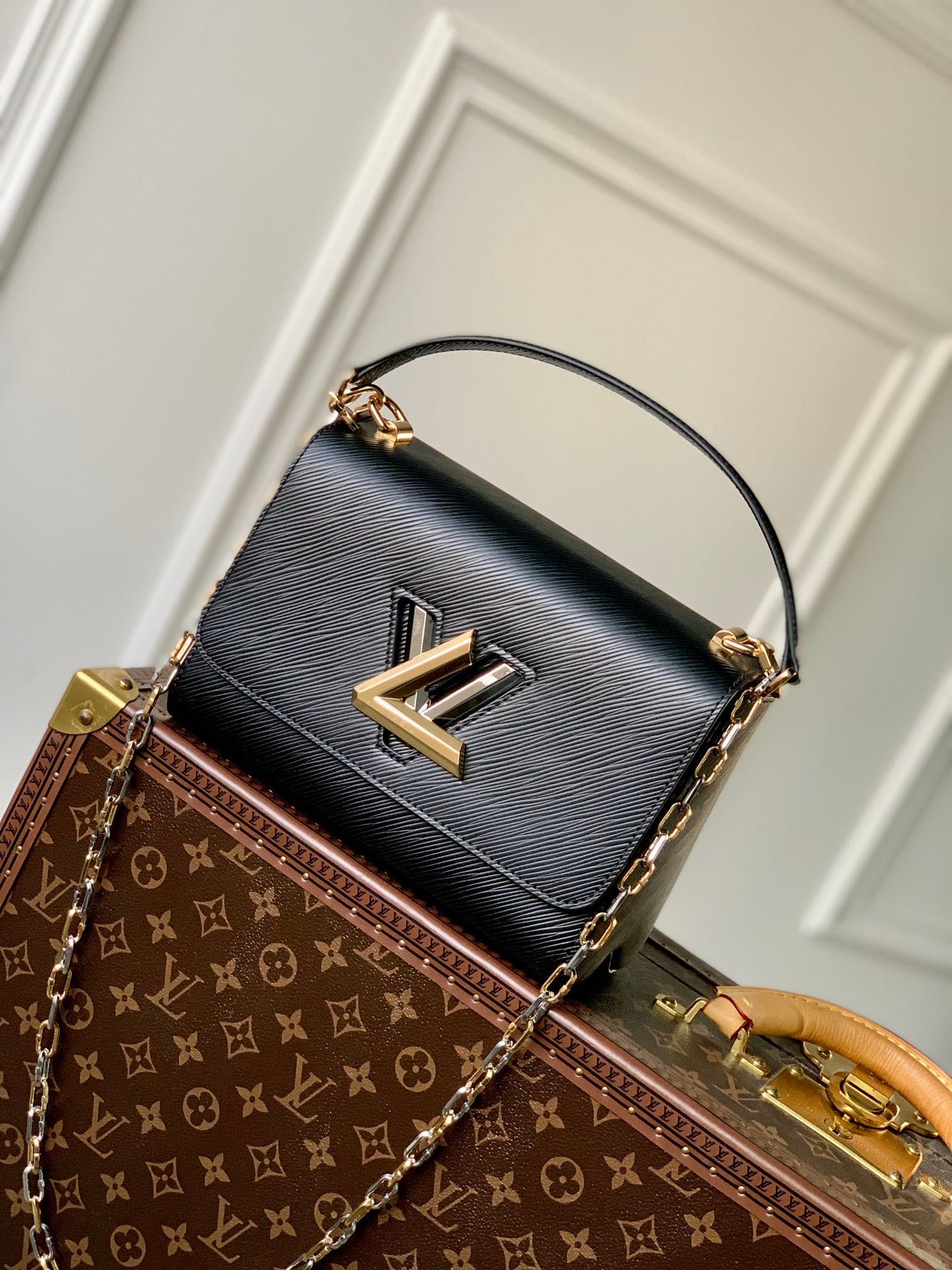 Louis Vuitton Twist MM Epi leather