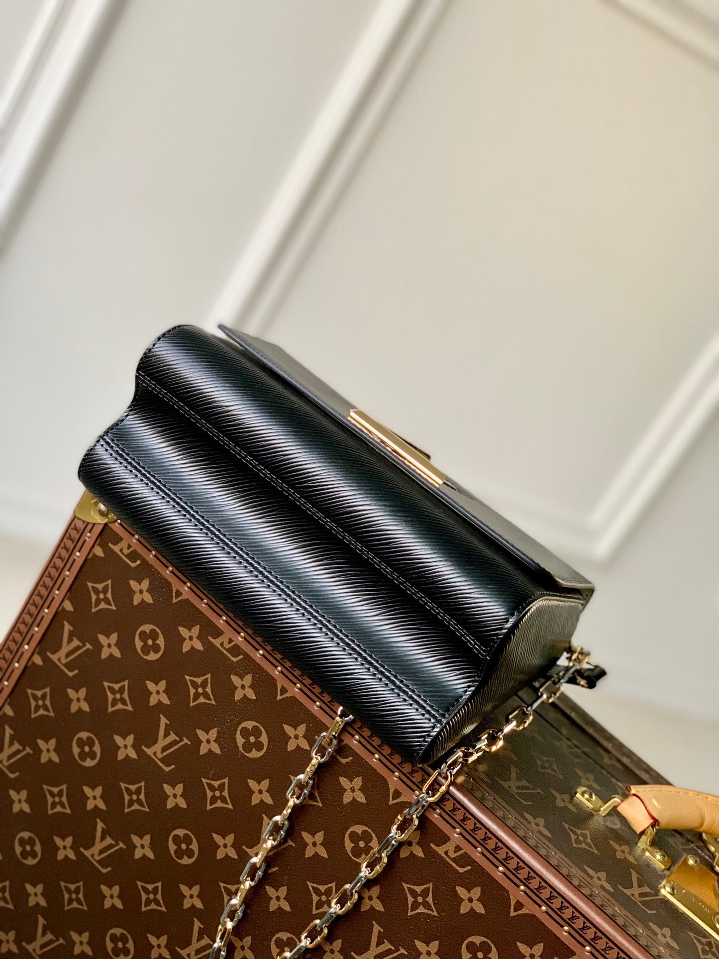 Louis Vuitton Twist MM Epi leather