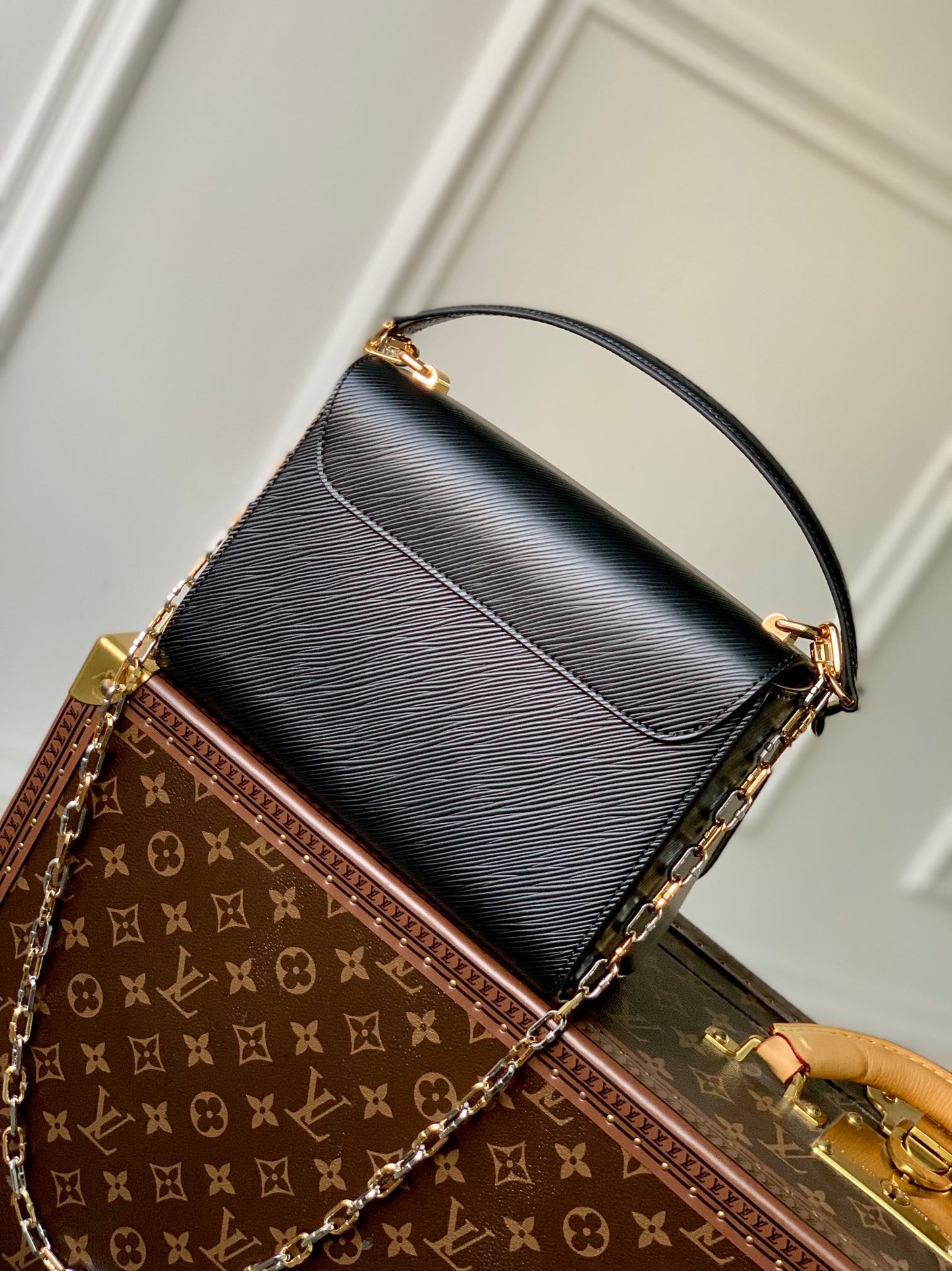 Louis Vuitton Twist MM Epi leather