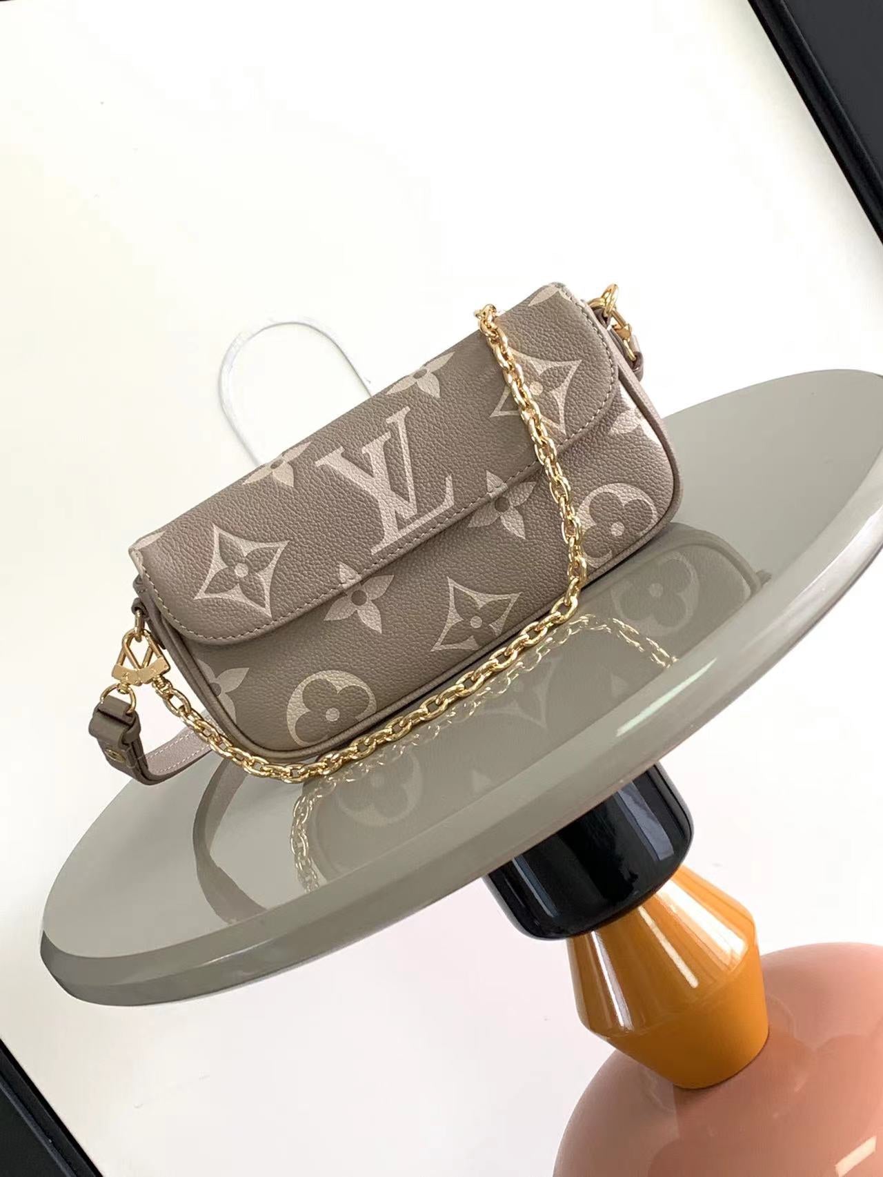 Louis Vuitton Wallet on Chain Ivy