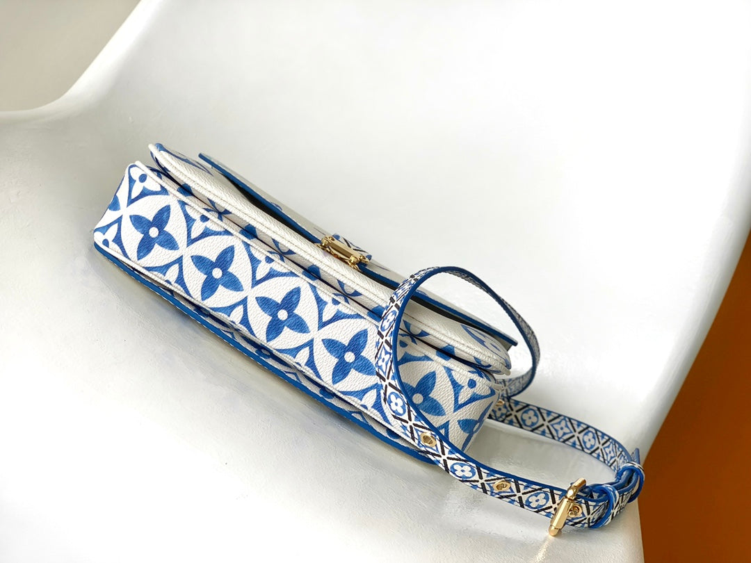 Louis Vuitton Pochette Métis MM By The Pool