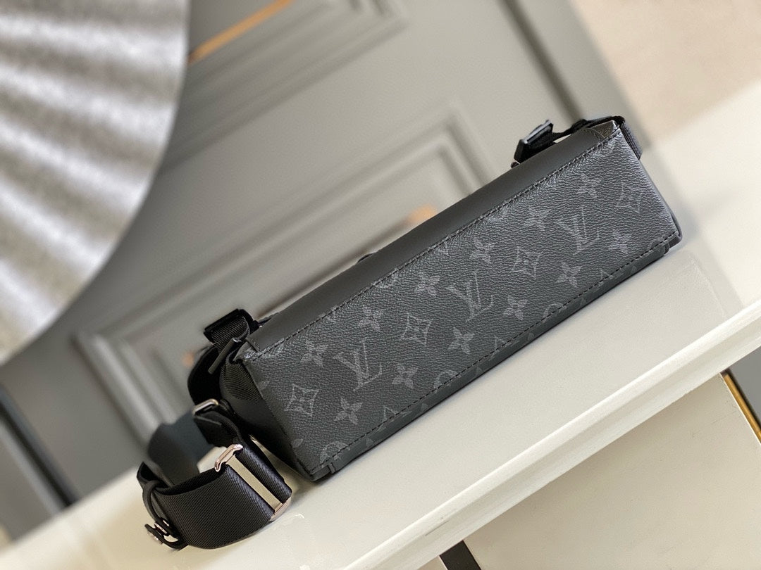 Louis Vuitton Messenger PM Voyager