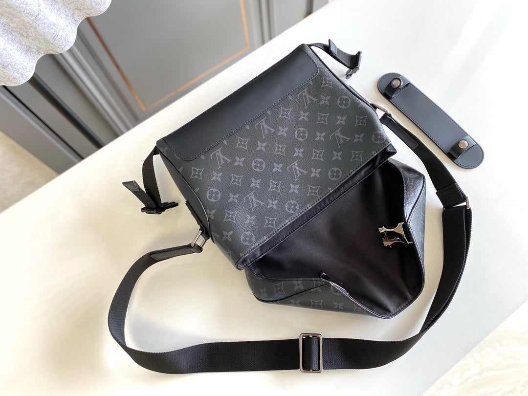 Louis Vuitton Messenger PM Voyager